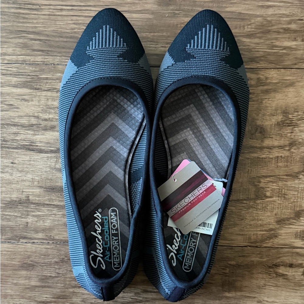 Skechers Women's Black and Gray Knit Flats